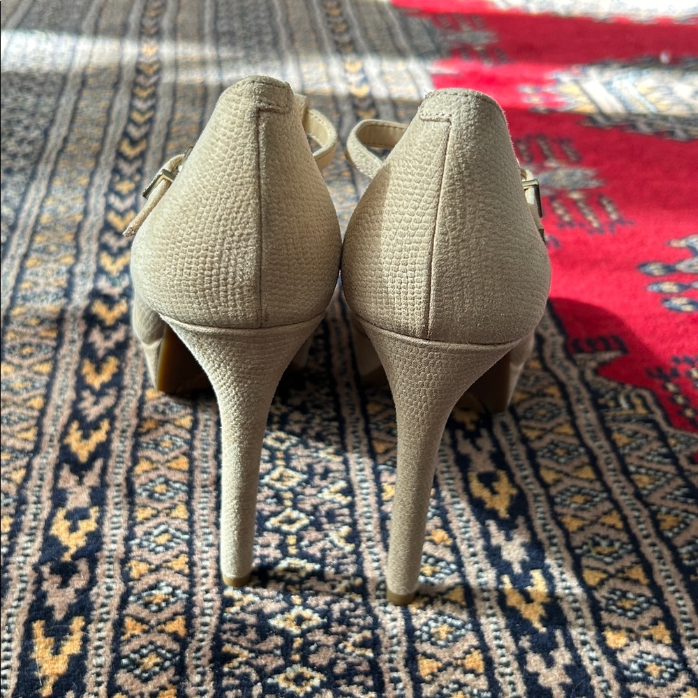 Gianni Bini heels - Picture 2 of 9